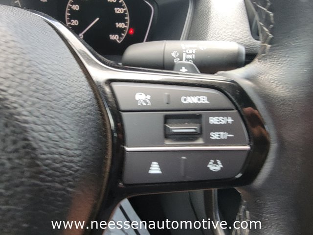 Vehicle image 28 of 32