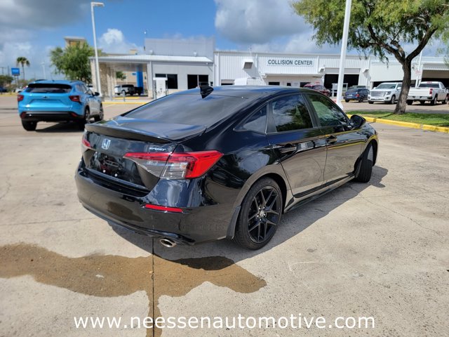 Vehicle image 4 of 32