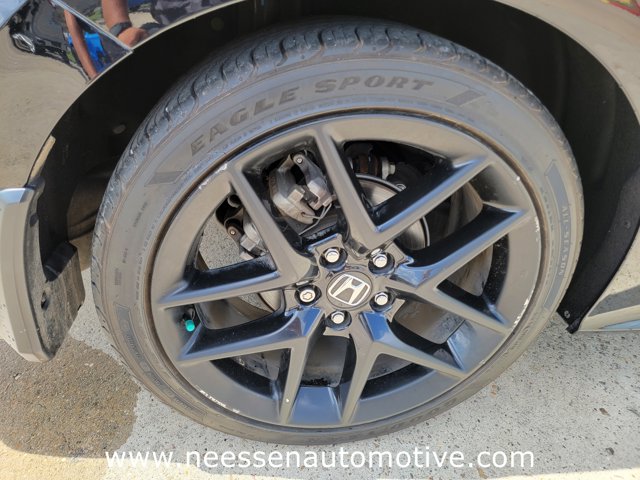 Vehicle image 9 of 32