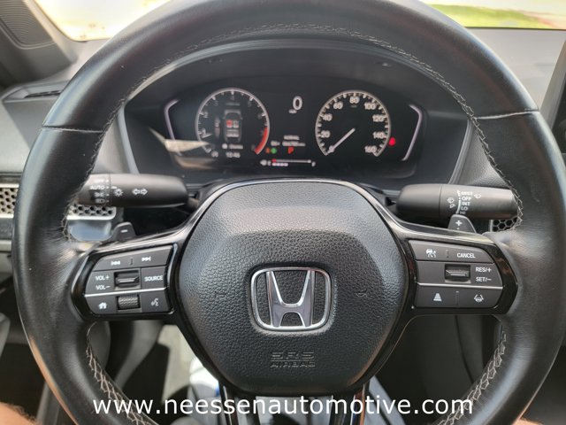 Vehicle image 18 of 32