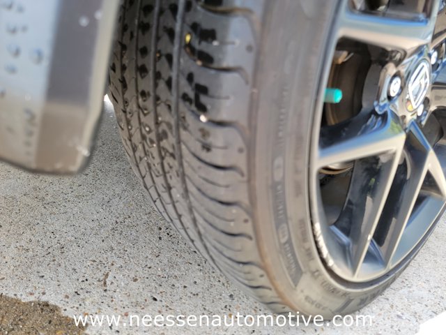 Vehicle image 10 of 32