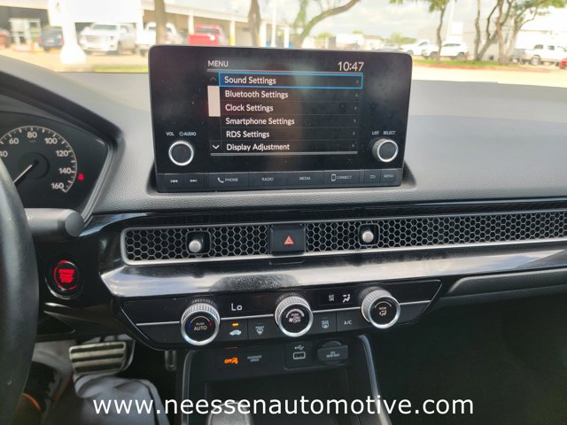 Vehicle image 22 of 32