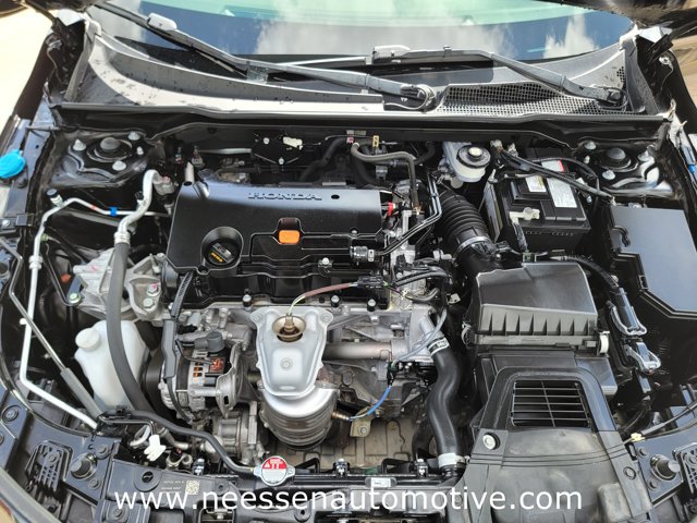 Vehicle image 8 of 32