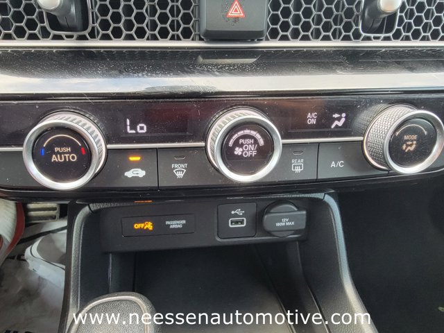 Vehicle image 29 of 32