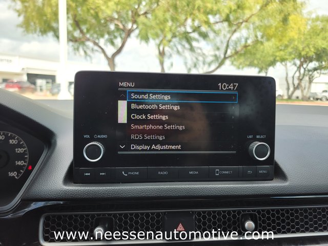 Vehicle image 21 of 32