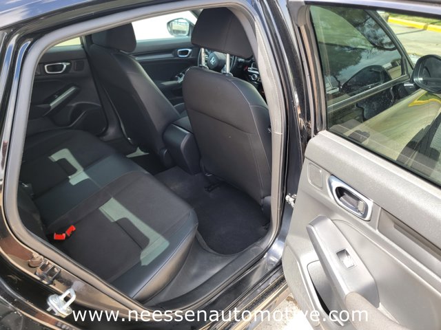 Vehicle image 13 of 32