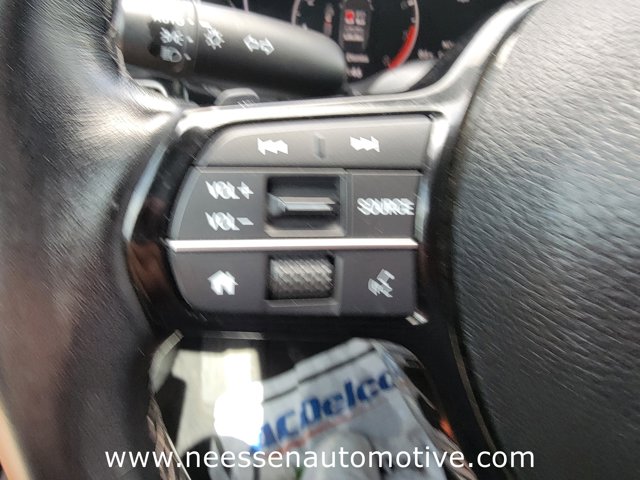 Vehicle image 30 of 32