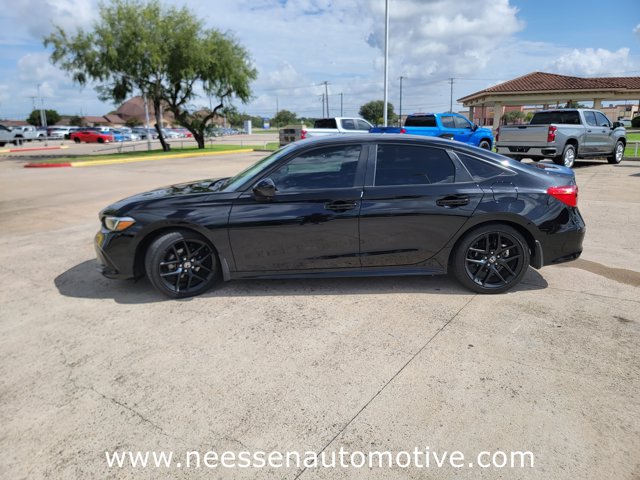 Vehicle image 7 of 32