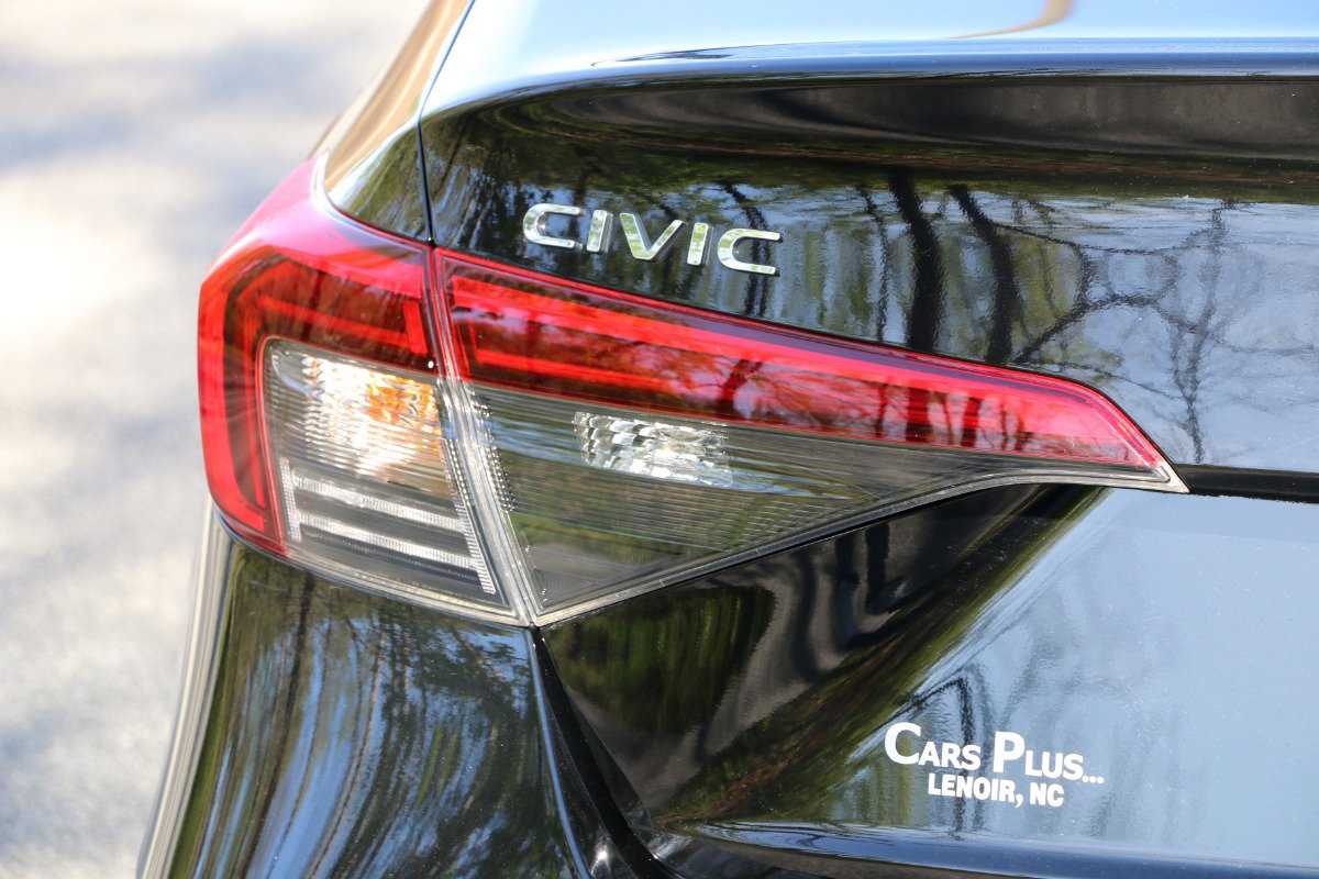Vehicle image 11 of 27
