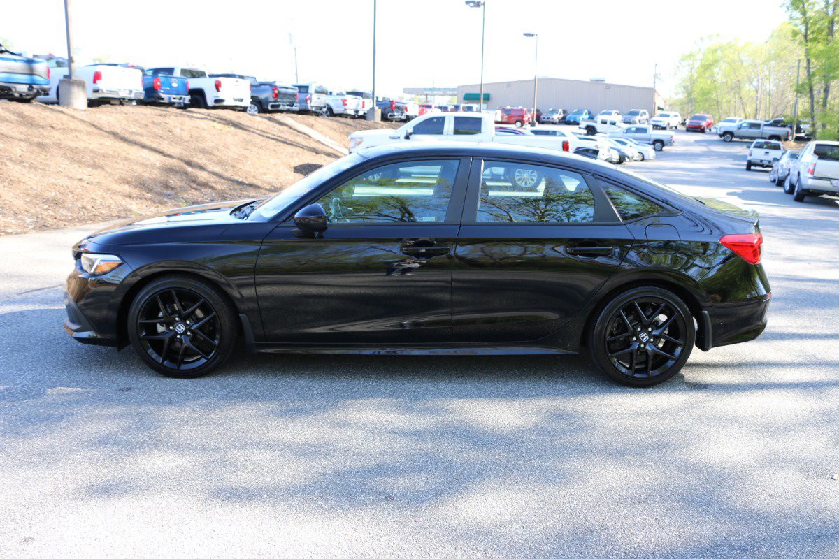 Vehicle image 8 of 27