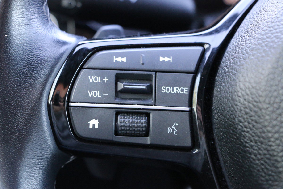 Vehicle image 16 of 27