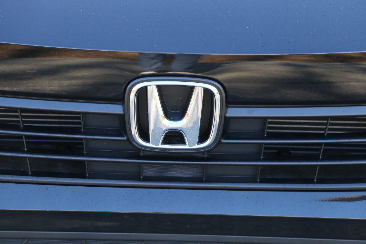 Vehicle image 13 of 27