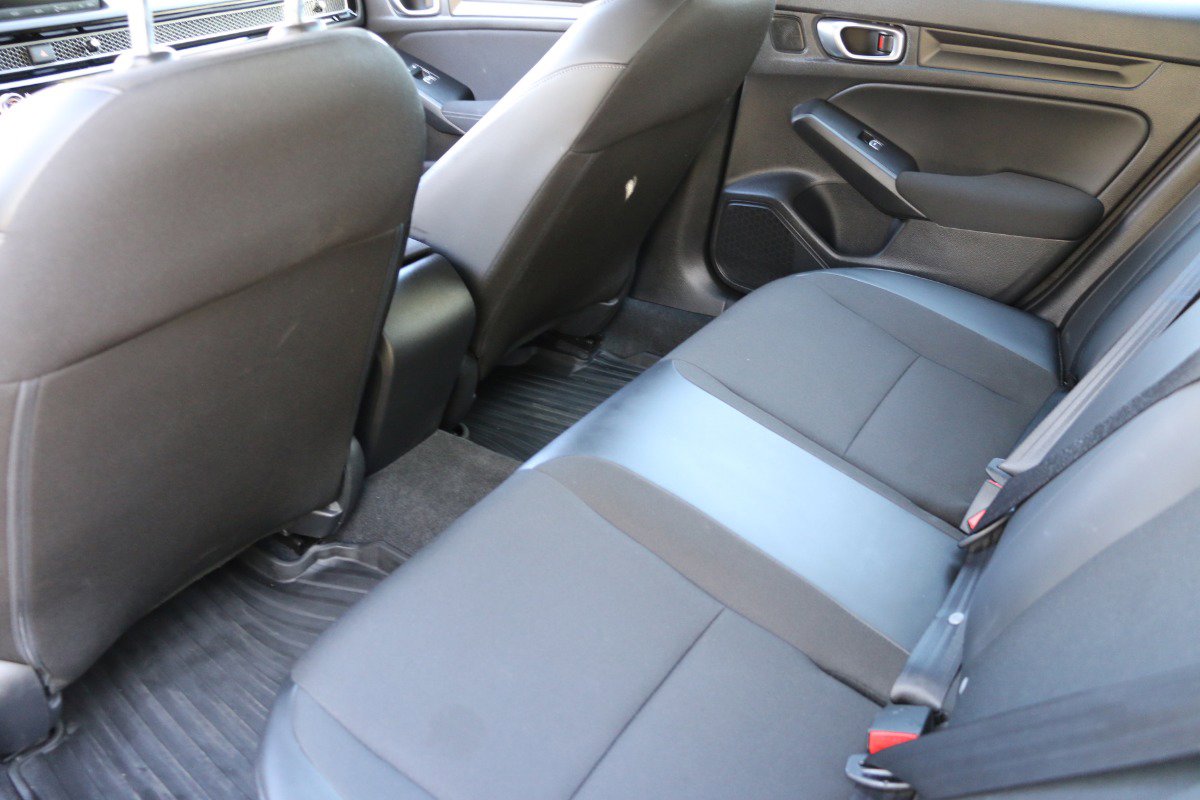 Vehicle image 24 of 27