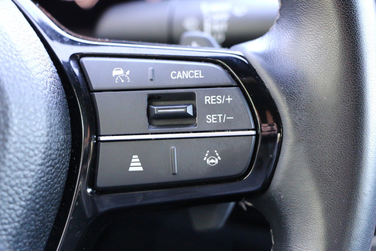 Vehicle image 17 of 27