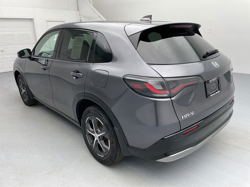 Vehicle image 8 of 49