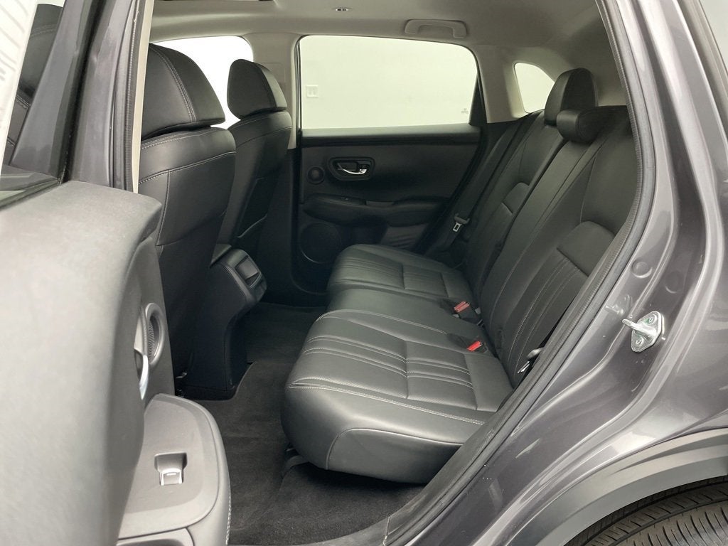 Vehicle image 40 of 49