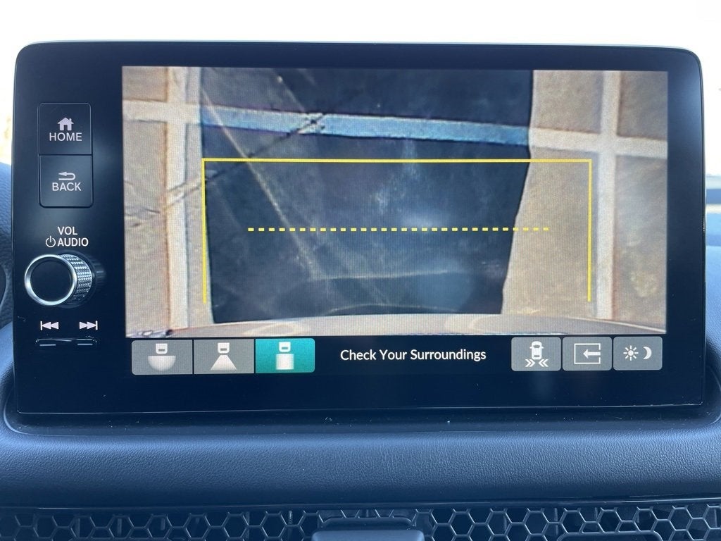 Vehicle image 32 of 49