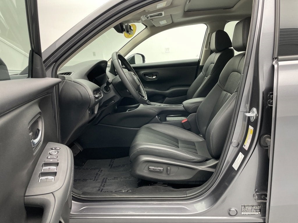 Vehicle image 13 of 49