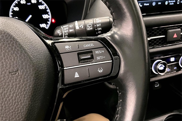 Vehicle image 25 of 36
