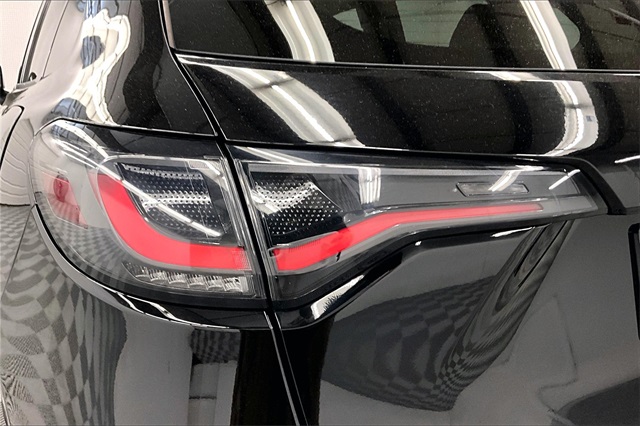 Vehicle image 31 of 36