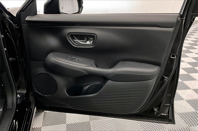 Vehicle image 19 of 36