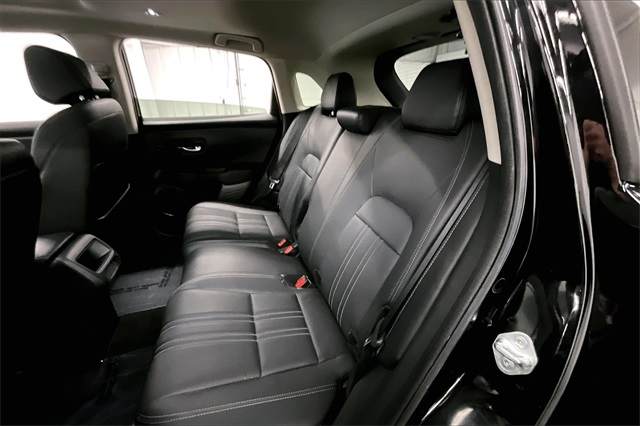 Vehicle image 22 of 36