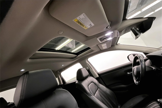 Vehicle image 17 of 36