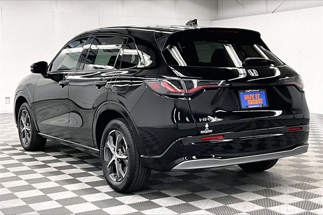 Vehicle image 6 of 36