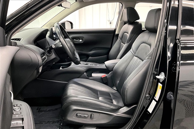 Vehicle image 21 of 36