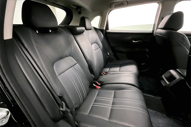 Vehicle image 23 of 36