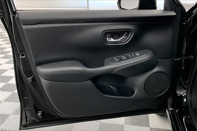 Vehicle image 18 of 36