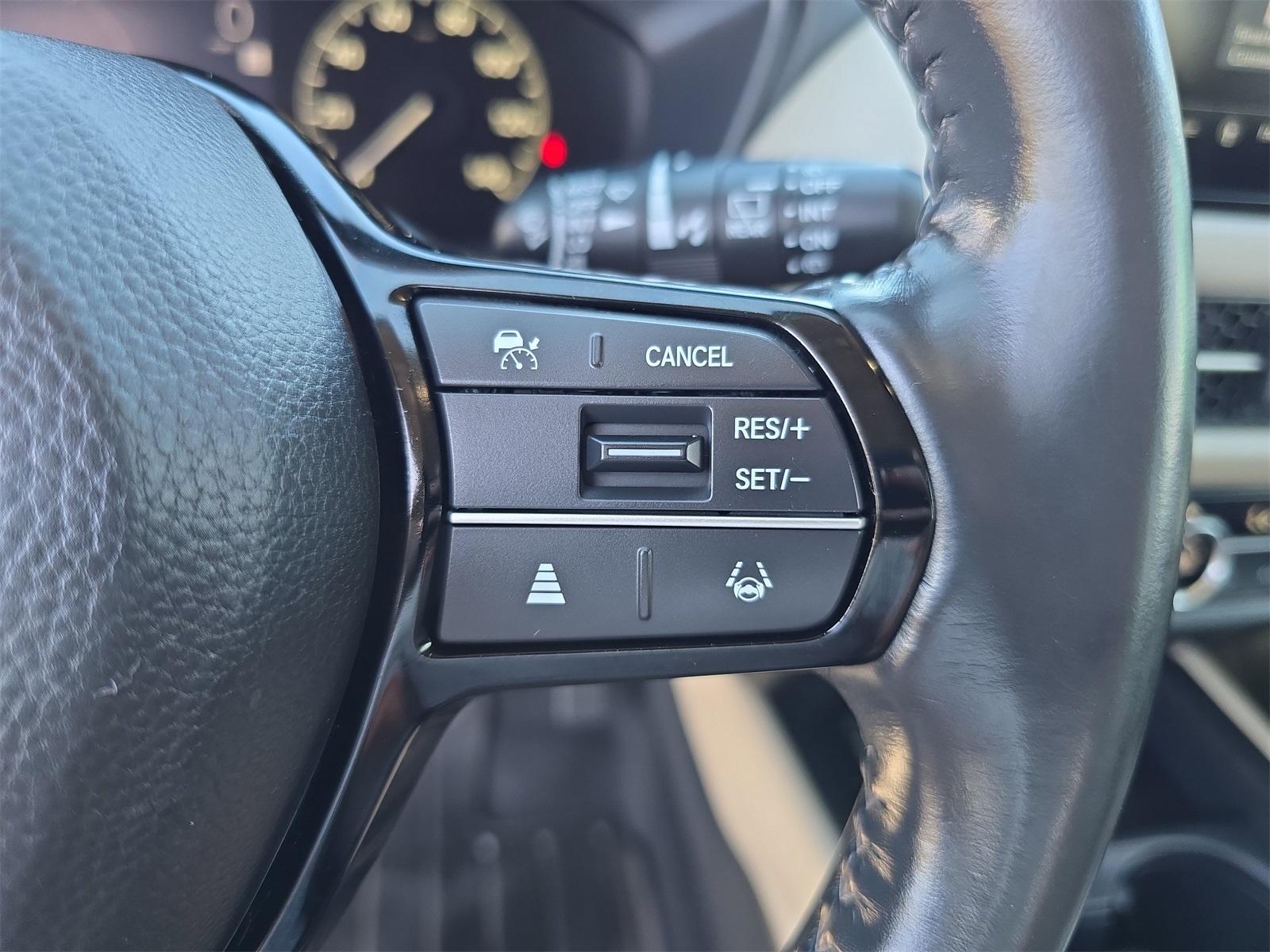 Vehicle image 27 of 34