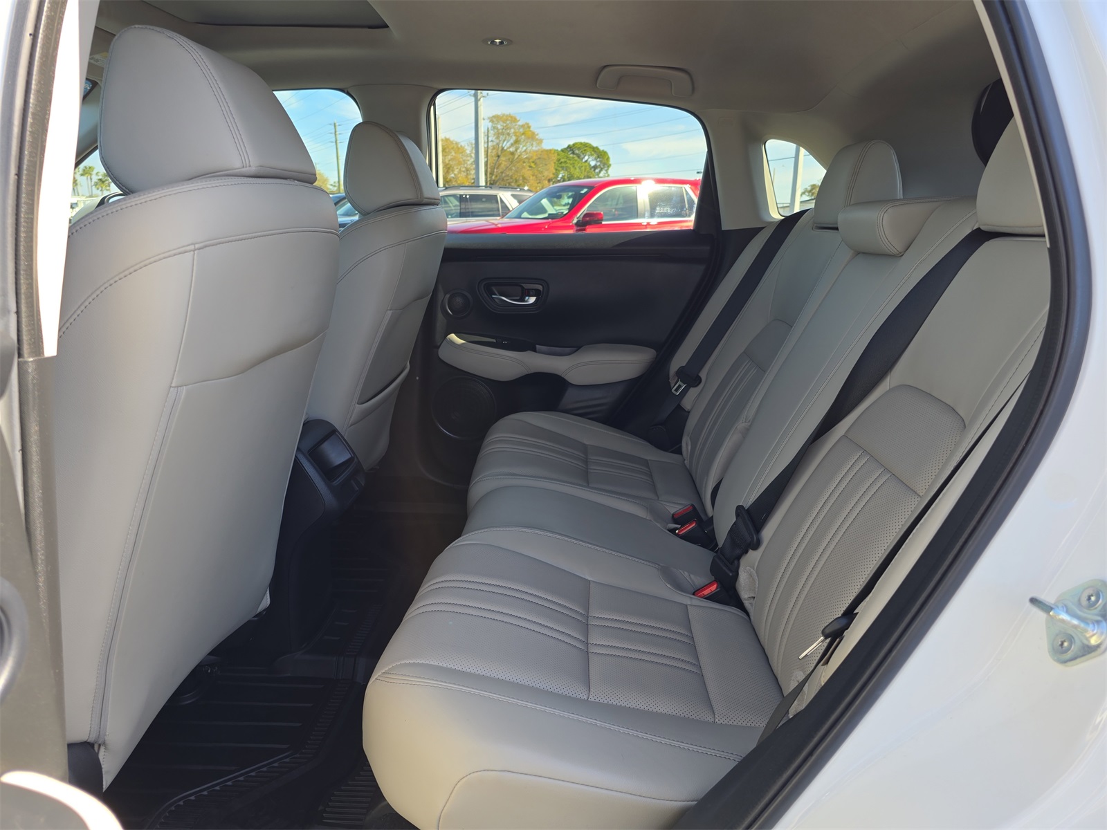 Vehicle image 15 of 34