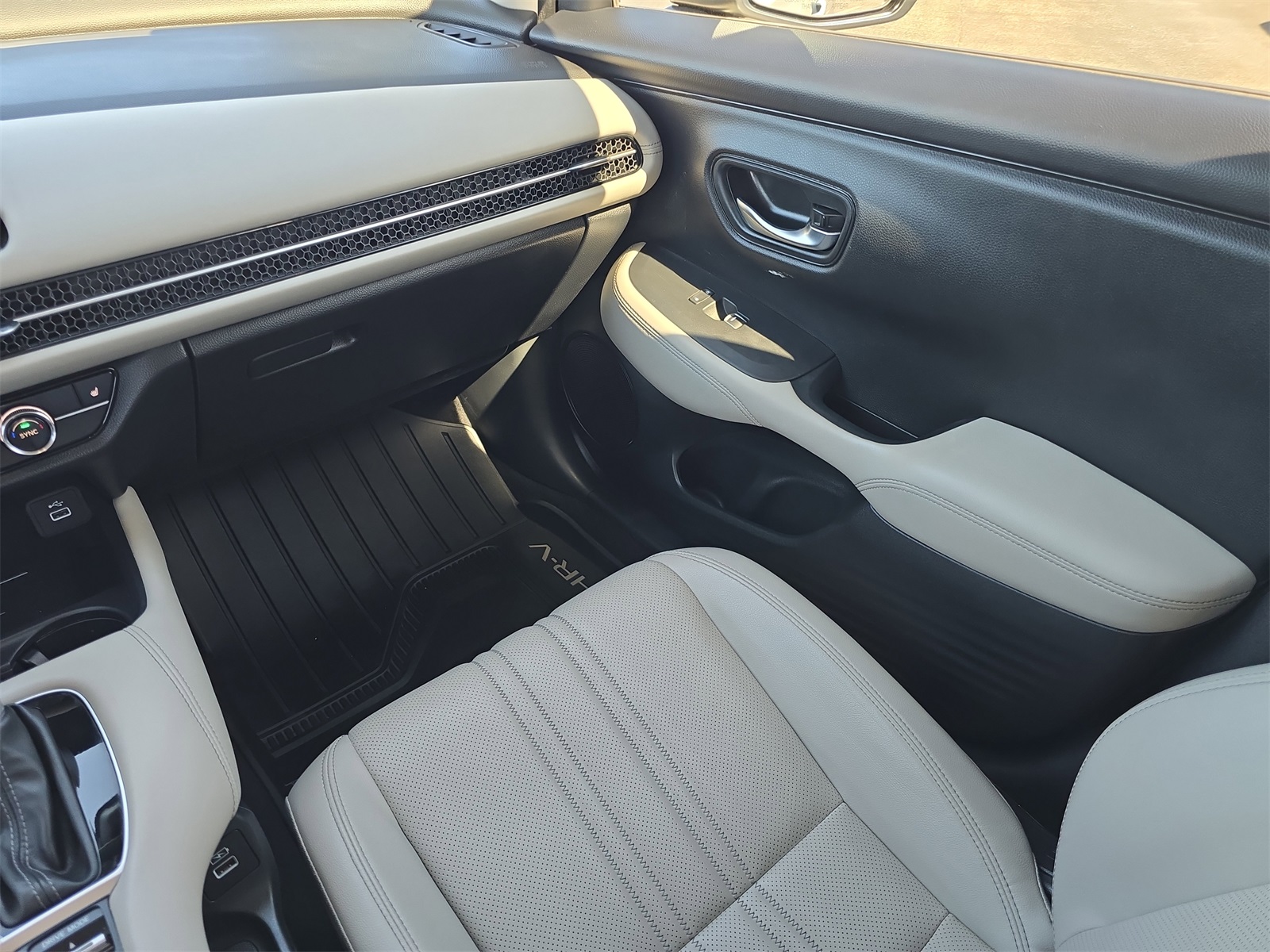 Vehicle image 14 of 34