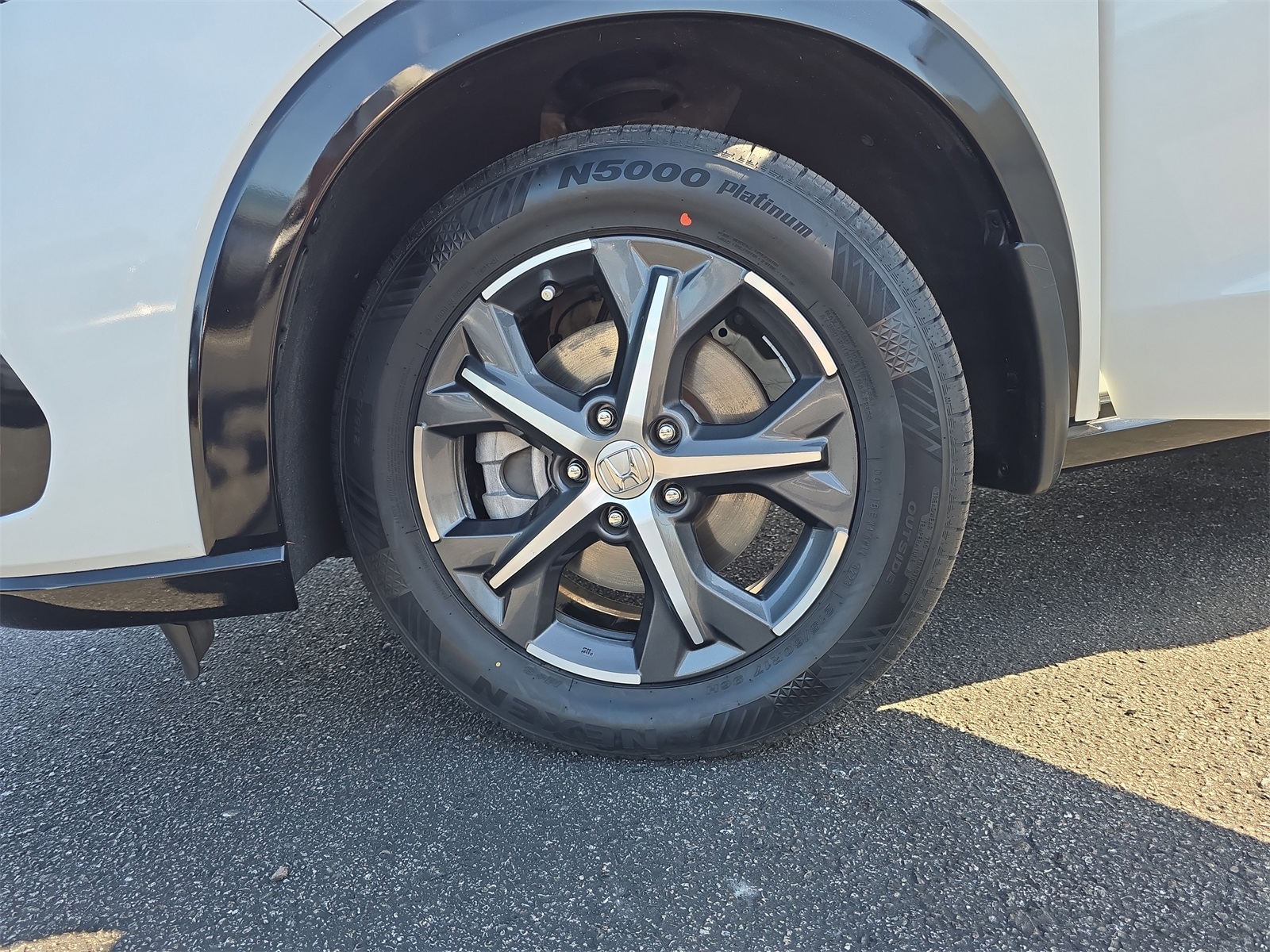 Vehicle image 32 of 34
