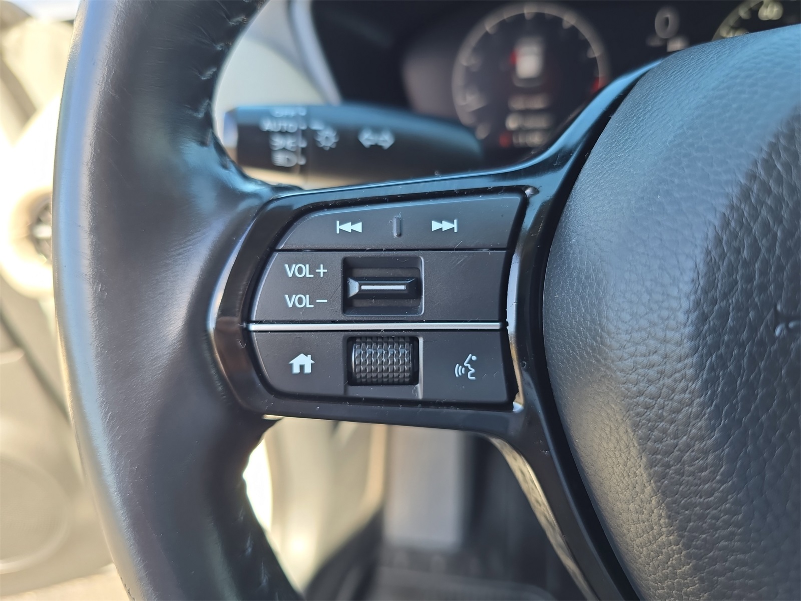 Vehicle image 26 of 34