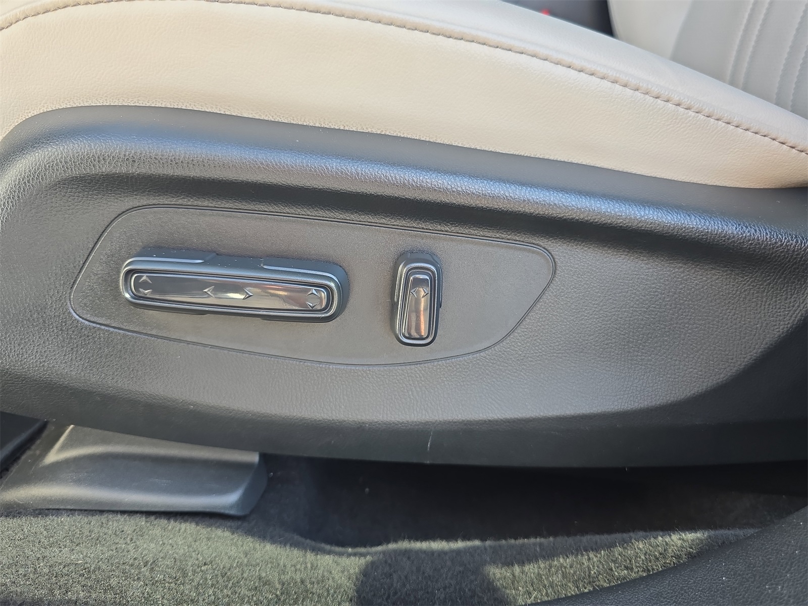 Vehicle image 18 of 34