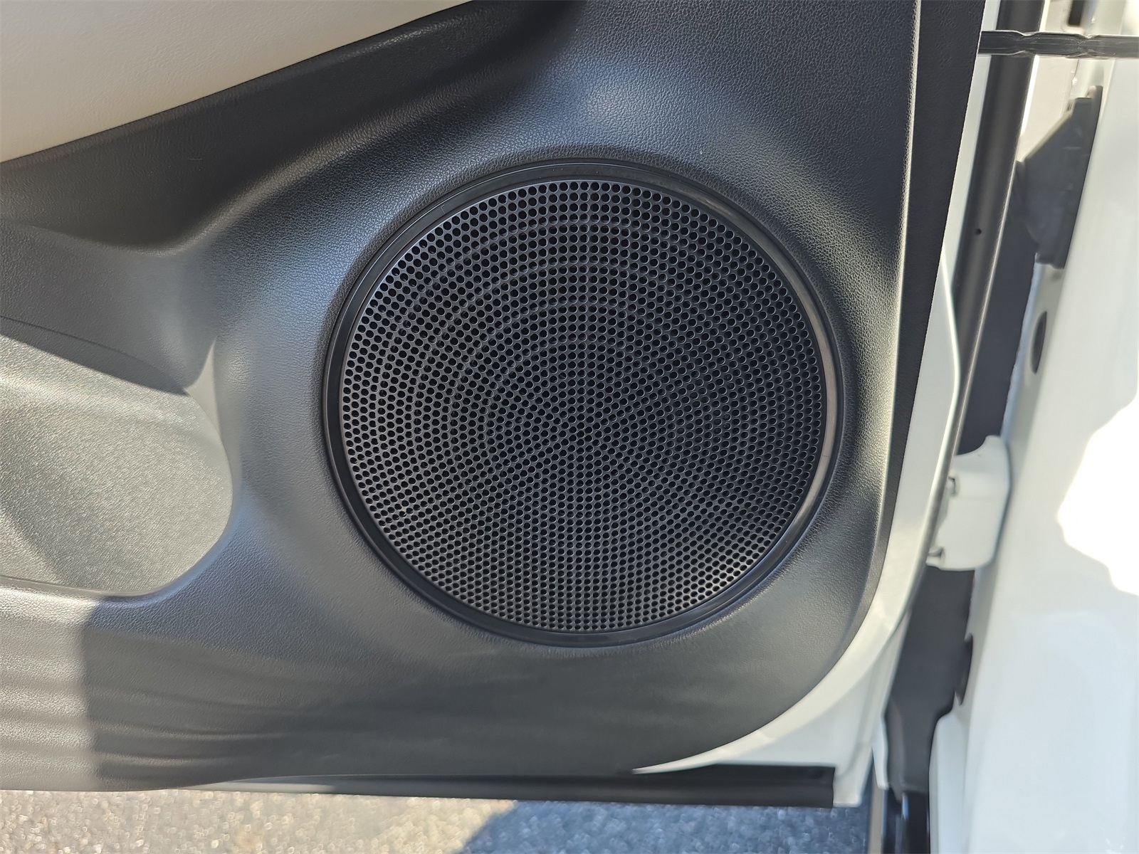Vehicle image 17 of 34