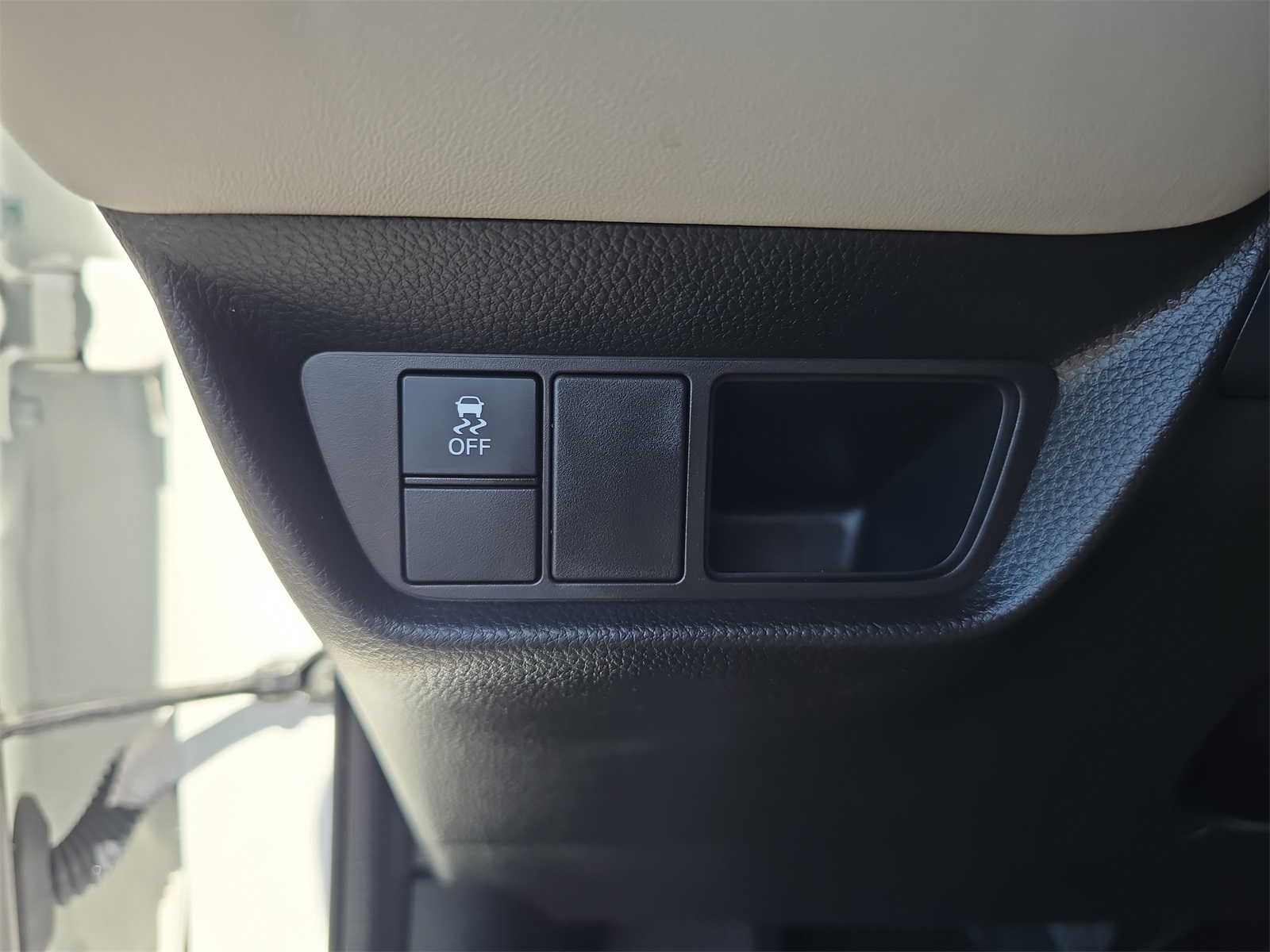 Vehicle image 25 of 34