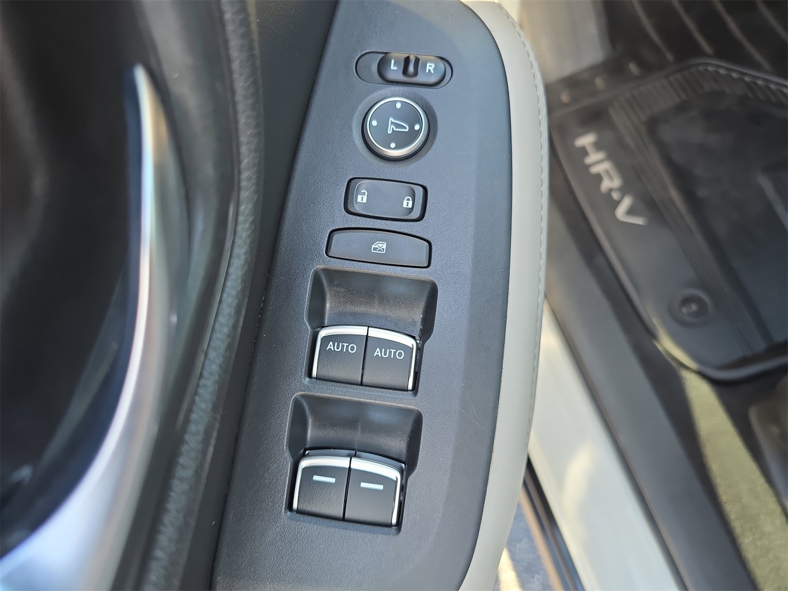 Vehicle image 16 of 34