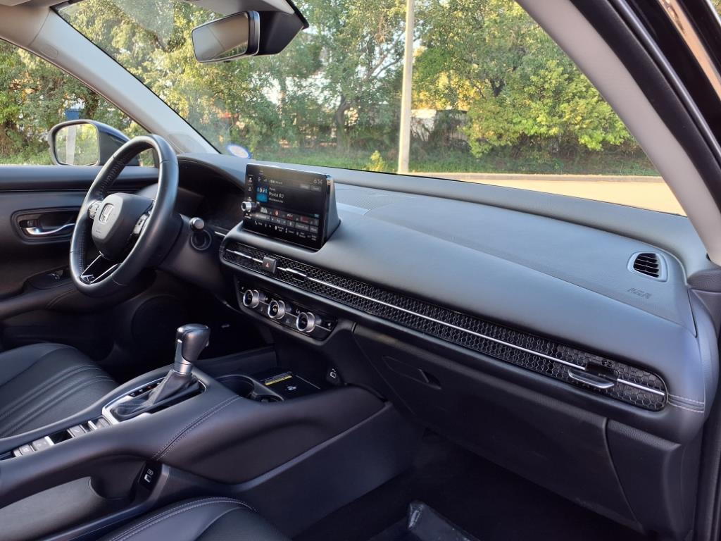 Vehicle image 18 of 34