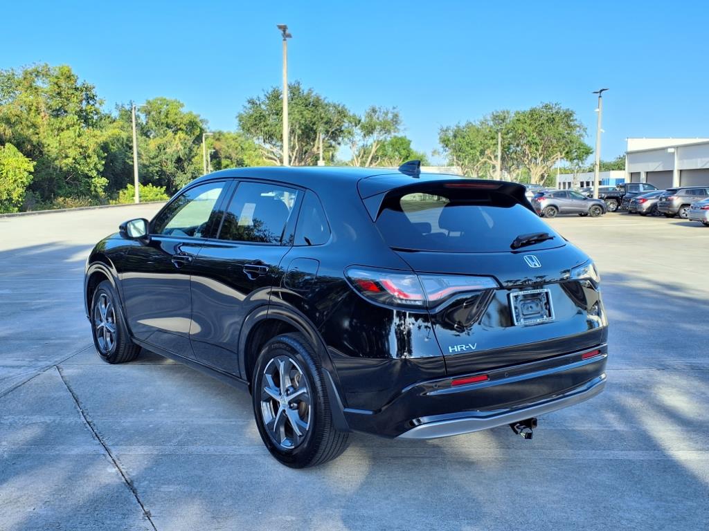 Vehicle image 8 of 34