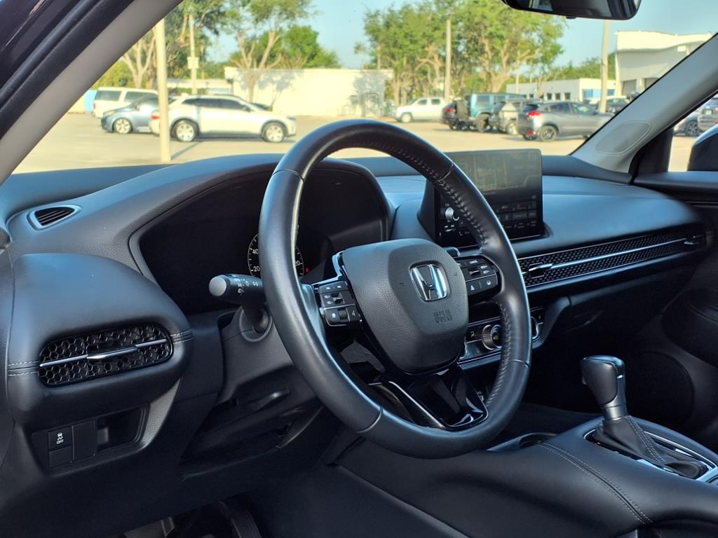 Vehicle image 13 of 34