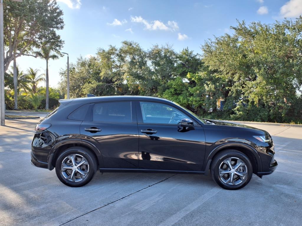 Vehicle image 7 of 34