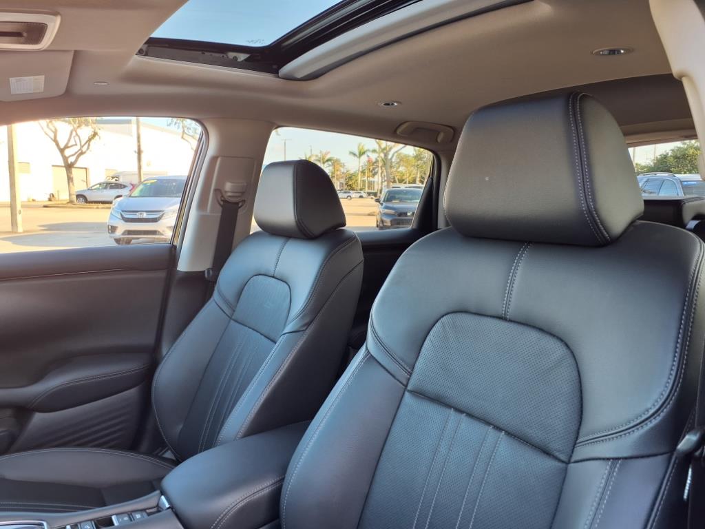Vehicle image 15 of 34
