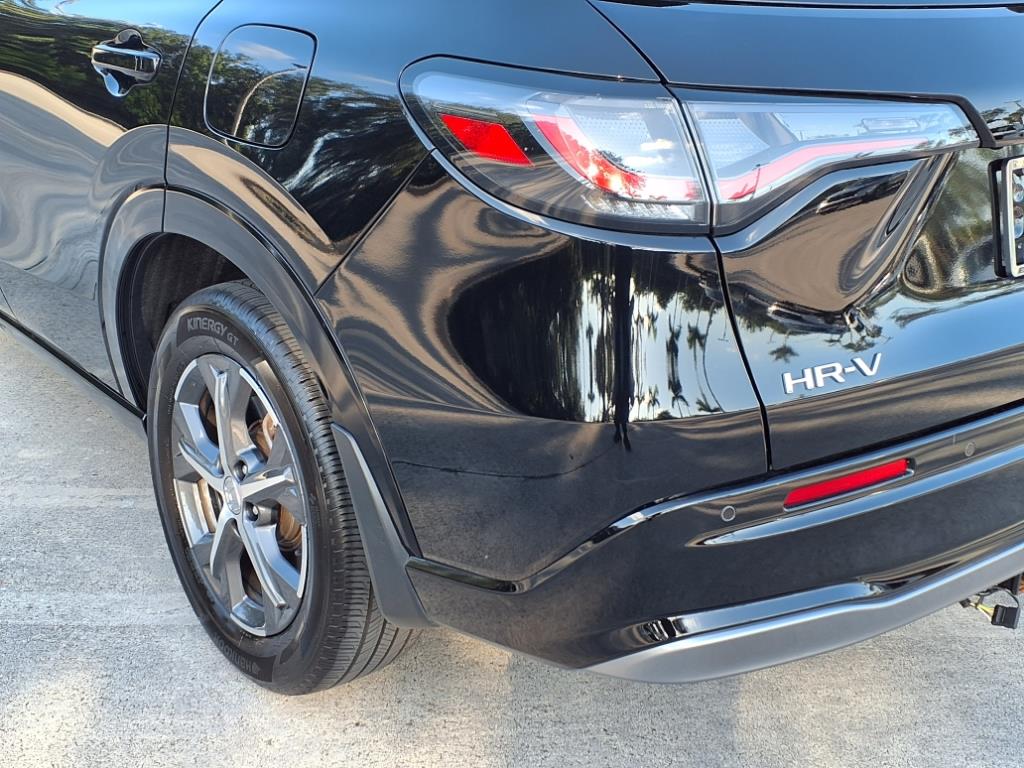 Vehicle image 10 of 34