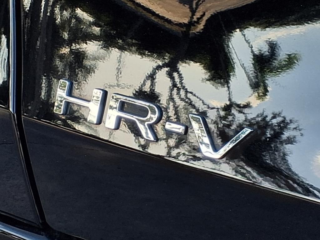 Vehicle image 33 of 34