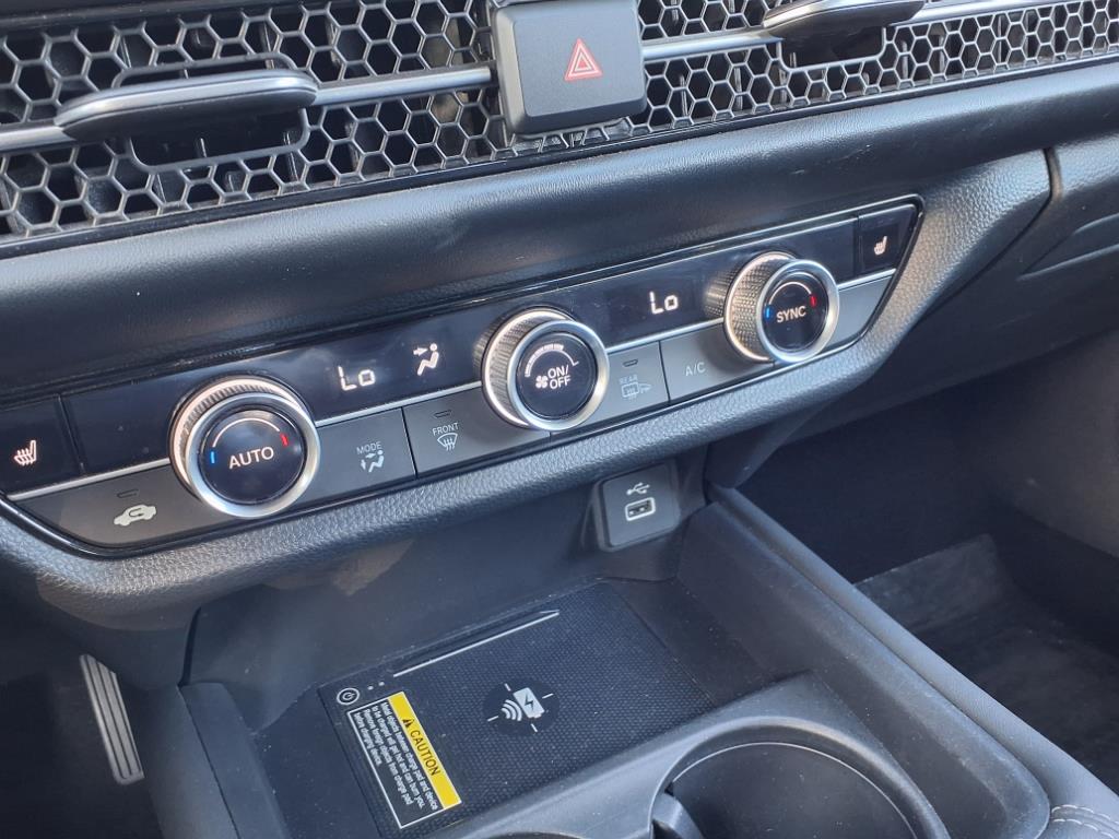 Vehicle image 27 of 34