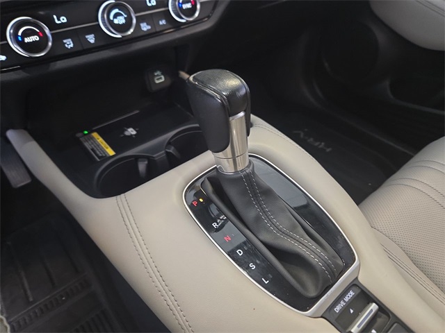 Vehicle image 19 of 27