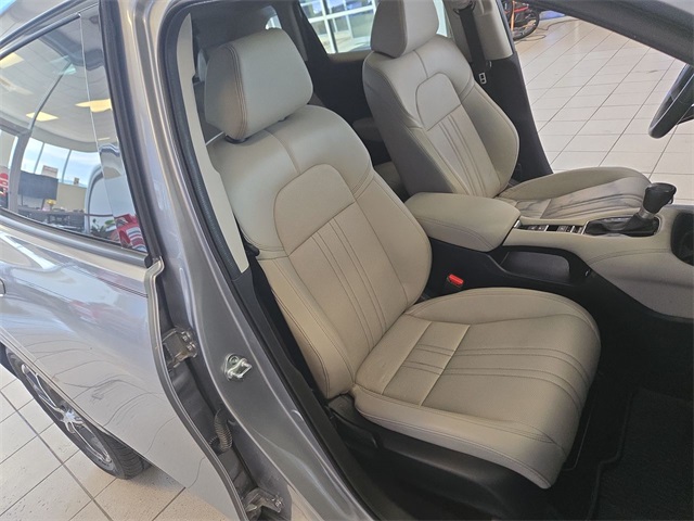 Vehicle image 24 of 27